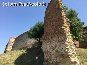 [P07] Cetatea Slimnic - Am trecut de gard si mergem pe langa zidurile cetatii » foto by mishu
 - 
<span class="allrVoted glyphicon glyphicon-heart hidden" id="av892361"></span>
<a class="m-l-10 hidden" id="sv892361" onclick="voting_Foto_DelVot(,892361,19908)" role="button">șterge vot <span class="glyphicon glyphicon-remove"></span></a>
<a id="v9892361" class=" c-red"  onclick="voting_Foto_SetVot(892361)" role="button"><span class="glyphicon glyphicon-heart-empty"></span> <b>LIKE</b> = Votează poza</a> <img class="hidden"  id="f892361W9" src="/imagini/loader.gif" border="0" /><span class="AjErrMes hidden" id="e892361ErM"></span>