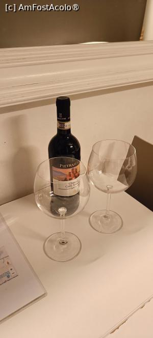 [P05] În apartament ne așteaptă o sticlă de vin. » foto by tata123 🔱
 - 
<span class="allrVoted glyphicon glyphicon-heart hidden" id="av1480938"></span>
<a class="m-l-10 hidden" id="sv1480938" onclick="voting_Foto_DelVot(,1480938,19950)" role="button">șterge vot <span class="glyphicon glyphicon-remove"></span></a>
<a id="v91480938" class=" c-red"  onclick="voting_Foto_SetVot(1480938)" role="button"><span class="glyphicon glyphicon-heart-empty"></span> <b>LIKE</b> = Votează poza</a> <img class="hidden"  id="f1480938W9" src="/imagini/loader.gif" border="0" /><span class="AjErrMes hidden" id="e1480938ErM"></span>