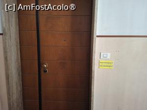 [P10] Ușa de intrare la Stayinbologna3 » foto by Carmen Ion
 - 
<span class="allrVoted glyphicon glyphicon-heart hidden" id="av1539215"></span>
<a class="m-l-10 hidden" id="sv1539215" onclick="voting_Foto_DelVot(,1539215,19956)" role="button">șterge vot <span class="glyphicon glyphicon-remove"></span></a>
<a id="v91539215" class=" c-red"  onclick="voting_Foto_SetVot(1539215)" role="button"><span class="glyphicon glyphicon-heart-empty"></span> <b>LIKE</b> = Votează poza</a> <img class="hidden"  id="f1539215W9" src="/imagini/loader.gif" border="0" /><span class="AjErrMes hidden" id="e1539215ErM"></span>