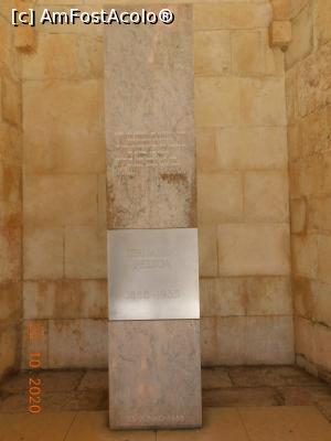 [P42] Piatra funerară ce ne indică mormântul lui Fernando Pessoa, marele poet portughez » foto by irinad
 - 
<span class="allrVoted glyphicon glyphicon-heart hidden" id="av1224325"></span>
<a class="m-l-10 hidden" id="sv1224325" onclick="voting_Foto_DelVot(,1224325,20047)" role="button">șterge vot <span class="glyphicon glyphicon-remove"></span></a>
<a id="v91224325" class=" c-red"  onclick="voting_Foto_SetVot(1224325)" role="button"><span class="glyphicon glyphicon-heart-empty"></span> <b>LIKE</b> = Votează poza</a> <img class="hidden"  id="f1224325W9" src="/imagini/loader.gif" border="0" /><span class="AjErrMes hidden" id="e1224325ErM"></span>