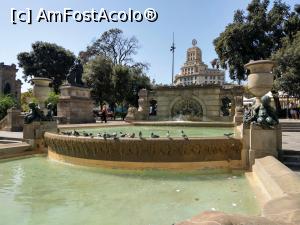 [P14] Una din superbele fântâni din Plaça de Catalunya.  » foto by maryka
 - 
<span class="allrVoted glyphicon glyphicon-heart hidden" id="av1116017"></span>
<a class="m-l-10 hidden" id="sv1116017" onclick="voting_Foto_DelVot(,1116017,20055)" role="button">șterge vot <span class="glyphicon glyphicon-remove"></span></a>
<a id="v91116017" class=" c-red"  onclick="voting_Foto_SetVot(1116017)" role="button"><span class="glyphicon glyphicon-heart-empty"></span> <b>LIKE</b> = Votează poza</a> <img class="hidden"  id="f1116017W9" src="/imagini/loader.gif" border="0" /><span class="AjErrMes hidden" id="e1116017ErM"></span>