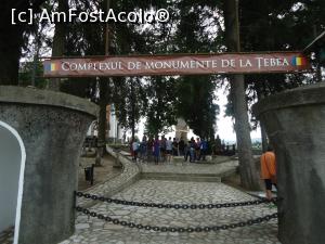[P01] asa arata Pantheonul Motilor vazut de la sosea, daca nu esti atent risti sa treci pe langa el in tromba » foto by buterfly*
 - 
<span class="allrVoted glyphicon glyphicon-heart hidden" id="av905029"></span>
<a class="m-l-10 hidden" id="sv905029" onclick="voting_Foto_DelVot(,905029,20095)" role="button">șterge vot <span class="glyphicon glyphicon-remove"></span></a>
<a id="v9905029" class=" c-red"  onclick="voting_Foto_SetVot(905029)" role="button"><span class="glyphicon glyphicon-heart-empty"></span> <b>LIKE</b> = Votează poza</a> <img class="hidden"  id="f905029W9" src="/imagini/loader.gif" border="0" /><span class="AjErrMes hidden" id="e905029ErM"></span>