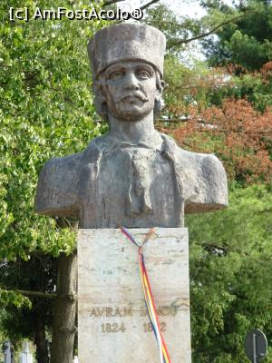 [P01] Avram Iancu la Țebea - bust realizat de Ioan Medruț, 2006.  » foto by tata123 🔱
 - 
<span class="allrVoted glyphicon glyphicon-heart hidden" id="av1107137"></span>
<a class="m-l-10 hidden" id="sv1107137" onclick="voting_Foto_DelVot(,1107137,20095)" role="button">șterge vot <span class="glyphicon glyphicon-remove"></span></a>
<a id="v91107137" class=" c-red"  onclick="voting_Foto_SetVot(1107137)" role="button"><span class="glyphicon glyphicon-heart-empty"></span> <b>LIKE</b> = Votează poza</a> <img class="hidden"  id="f1107137W9" src="/imagini/loader.gif" border="0" /><span class="AjErrMes hidden" id="e1107137ErM"></span>