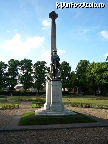 [P81] Ilford War Memorial Gardens. » foto by Dragoș_MD
 - 
<span class="allrVoted glyphicon glyphicon-heart hidden" id="av208011"></span>
<a class="m-l-10 hidden" id="sv208011" onclick="voting_Foto_DelVot(,208011,20168)" role="button">șterge vot <span class="glyphicon glyphicon-remove"></span></a>
<a id="v9208011" class=" c-red"  onclick="voting_Foto_SetVot(208011)" role="button"><span class="glyphicon glyphicon-heart-empty"></span> <b>LIKE</b> = Votează poza</a> <img class="hidden"  id="f208011W9" src="/imagini/loader.gif" border="0" /><span class="AjErrMes hidden" id="e208011ErM"></span>