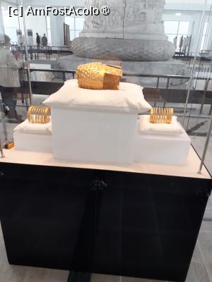 [P18] O ultimă privire asupra Coifului de la Coţofenesti si a brăţarilor dacice. » foto by Michi
 - 
<span class="allrVoted glyphicon glyphicon-heart hidden" id="av1526090"></span>
<a class="m-l-10 hidden" id="sv1526090" onclick="voting_Foto_DelVot(,1526090,20188)" role="button">șterge vot <span class="glyphicon glyphicon-remove"></span></a>
<a id="v91526090" class=" c-red"  onclick="voting_Foto_SetVot(1526090)" role="button"><span class="glyphicon glyphicon-heart-empty"></span> <b>LIKE</b> = Votează poza</a> <img class="hidden"  id="f1526090W9" src="/imagini/loader.gif" border="0" /><span class="AjErrMes hidden" id="e1526090ErM"></span>