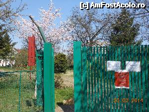 [P03] Casa Memorială Tudor Arghezi - A doua poartă şi toaca cu ciocănel.  » foto by iulianic
 - 
<span class="allrVoted glyphicon glyphicon-heart hidden" id="av502546"></span>
<a class="m-l-10 hidden" id="sv502546" onclick="voting_Foto_DelVot(,502546,20190)" role="button">șterge vot <span class="glyphicon glyphicon-remove"></span></a>
<a id="v9502546" class=" c-red"  onclick="voting_Foto_SetVot(502546)" role="button"><span class="glyphicon glyphicon-heart-empty"></span> <b>LIKE</b> = Votează poza</a> <img class="hidden"  id="f502546W9" src="/imagini/loader.gif" border="0" /><span class="AjErrMes hidden" id="e502546ErM"></span>