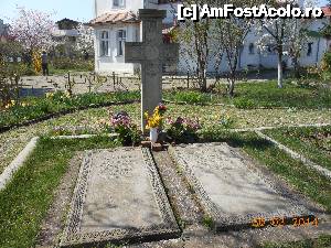 [P05] Casa Memorială Tudor Arghezi - Mormântul poetului şi al soţiei sale.  » foto by iulianic
 - 
<span class="allrVoted glyphicon glyphicon-heart hidden" id="av502548"></span>
<a class="m-l-10 hidden" id="sv502548" onclick="voting_Foto_DelVot(,502548,20190)" role="button">șterge vot <span class="glyphicon glyphicon-remove"></span></a>
<a id="v9502548" class=" c-red"  onclick="voting_Foto_SetVot(502548)" role="button"><span class="glyphicon glyphicon-heart-empty"></span> <b>LIKE</b> = Votează poza</a> <img class="hidden"  id="f502548W9" src="/imagini/loader.gif" border="0" /><span class="AjErrMes hidden" id="e502548ErM"></span>