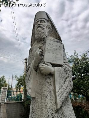 [P09] Părintele Ilarion Argatu, statuie lucrată de fiul său părintele Alexandru Argatu » foto by Michi
 - 
<span class="allrVoted glyphicon glyphicon-heart hidden" id="av1406597"></span>
<a class="m-l-10 hidden" id="sv1406597" onclick="voting_Foto_DelVot(,1406597,20198)" role="button">șterge vot <span class="glyphicon glyphicon-remove"></span></a>
<a id="v91406597" class=" c-red"  onclick="voting_Foto_SetVot(1406597)" role="button"><span class="glyphicon glyphicon-heart-empty"></span> <b>LIKE</b> = Votează poza</a> <img class="hidden"  id="f1406597W9" src="/imagini/loader.gif" border="0" /><span class="AjErrMes hidden" id="e1406597ErM"></span>