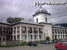 [P08] Parcarea mănăstirii Agapia. Neamţ, România.  » foto by traian.leuca †
 - 
<span class="allrVoted glyphicon glyphicon-heart hidden" id="av410146"></span>
<a class="m-l-10 hidden" id="sv410146" onclick="voting_Foto_DelVot(,410146,20199)" role="button">șterge vot <span class="glyphicon glyphicon-remove"></span></a>
<a id="v9410146" class=" c-red"  onclick="voting_Foto_SetVot(410146)" role="button"><span class="glyphicon glyphicon-heart-empty"></span> <b>LIKE</b> = Votează poza</a> <img class="hidden"  id="f410146W9" src="/imagini/loader.gif" border="0" /><span class="AjErrMes hidden" id="e410146ErM"></span>