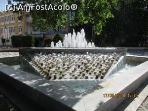 [P26] Fântână în Piața Păcii » foto by elviramvio
 - 
<span class="allrVoted glyphicon glyphicon-heart hidden" id="av978526"></span>
<a class="m-l-10 hidden" id="sv978526" onclick="voting_Foto_DelVot(,978526,20250)" role="button">șterge vot <span class="glyphicon glyphicon-remove"></span></a>
<a id="v9978526" class=" c-red"  onclick="voting_Foto_SetVot(978526)" role="button"><span class="glyphicon glyphicon-heart-empty"></span> <b>LIKE</b> = Votează poza</a> <img class="hidden"  id="f978526W9" src="/imagini/loader.gif" border="0" /><span class="AjErrMes hidden" id="e978526ErM"></span>