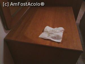 [P03] iar in camera... turistul isi face curat... si uite asa de la un turist la altul face hotelul economie la curatenie » foto by marcela
 - 
<span class="allrVoted glyphicon glyphicon-heart hidden" id="av743673"></span>
<a class="m-l-10 hidden" id="sv743673" onclick="voting_Foto_DelVot(,743673,20327)" role="button">șterge vot <span class="glyphicon glyphicon-remove"></span></a>
<a id="v9743673" class=" c-red"  onclick="voting_Foto_SetVot(743673)" role="button"><span class="glyphicon glyphicon-heart-empty"></span> <b>LIKE</b> = Votează poza</a> <img class="hidden"  id="f743673W9" src="/imagini/loader.gif" border="0" /><span class="AjErrMes hidden" id="e743673ErM"></span>