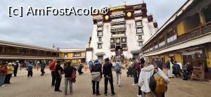 [P13] Lhasa - Vizitatori la templul tibetan. » foto by iulianic
 - 
<span class="allrVoted glyphicon glyphicon-heart hidden" id="av1499894"></span>
<a class="m-l-10 hidden" id="sv1499894" onclick="voting_Foto_DelVot(,1499894,20352)" role="button">șterge vot <span class="glyphicon glyphicon-remove"></span></a>
<a id="v91499894" class=" c-red"  onclick="voting_Foto_SetVot(1499894)" role="button"><span class="glyphicon glyphicon-heart-empty"></span> <b>LIKE</b> = Votează poza</a> <img class="hidden"  id="f1499894W9" src="/imagini/loader.gif" border="0" /><span class="AjErrMes hidden" id="e1499894ErM"></span>