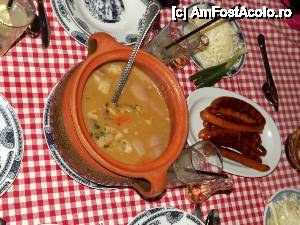 [P137] Salaš Stojšić, Beška - ciorba de fasole cu cârnați la grătar și salată de varză. Și... dunja!  » foto by Dragoș_MD
 - 
<span class="allrVoted glyphicon glyphicon-heart hidden" id="av613993"></span>
<a class="m-l-10 hidden" id="sv613993" onclick="voting_Foto_DelVot(,613993,20355)" role="button">șterge vot <span class="glyphicon glyphicon-remove"></span></a>
<a id="v9613993" class=" c-red"  onclick="voting_Foto_SetVot(613993)" role="button"><span class="glyphicon glyphicon-heart-empty"></span> <b>LIKE</b> = Votează poza</a> <img class="hidden"  id="f613993W9" src="/imagini/loader.gif" border="0" /><span class="AjErrMes hidden" id="e613993ErM"></span>