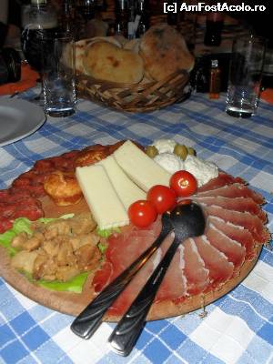[P04] Restaurant Tradițional Plava Frajla, Novy Sad - aperitivul » foto by Dragoș_MD
 - 
<span class="allrVoted glyphicon glyphicon-heart hidden" id="av613632"></span>
<a class="m-l-10 hidden" id="sv613632" onclick="voting_Foto_DelVot(,613632,20355)" role="button">șterge vot <span class="glyphicon glyphicon-remove"></span></a>
<a id="v9613632" class=" c-red"  onclick="voting_Foto_SetVot(613632)" role="button"><span class="glyphicon glyphicon-heart-empty"></span> <b>LIKE</b> = Votează poza</a> <img class="hidden"  id="f613632W9" src="/imagini/loader.gif" border="0" /><span class="AjErrMes hidden" id="e613632ErM"></span>