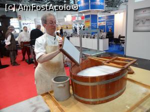 [P01] Cum fabrica Gutenberg hartia » foto by fanespoitorul
 - 
<span class="allrVoted glyphicon glyphicon-heart hidden" id="av746080"></span>
<a class="m-l-10 hidden" id="sv746080" onclick="voting_Foto_DelVot(,746080,20363)" role="button">șterge vot <span class="glyphicon glyphicon-remove"></span></a>
<a id="v9746080" class=" c-red"  onclick="voting_Foto_SetVot(746080)" role="button"><span class="glyphicon glyphicon-heart-empty"></span> <b>LIKE</b> = Votează poza</a> <img class="hidden"  id="f746080W9" src="/imagini/loader.gif" border="0" /><span class="AjErrMes hidden" id="e746080ErM"></span>