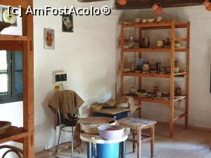 [P12] In atelierul de olarit se gasesc: un cuptor, roti de olar, malaxor pentru preparat argila si coloranti, mobilier. » foto by geani anto
 - 
<span class="allrVoted glyphicon glyphicon-heart hidden" id="av1204048"></span>
<a class="m-l-10 hidden" id="sv1204048" onclick="voting_Foto_DelVot(,1204048,20391)" role="button">șterge vot <span class="glyphicon glyphicon-remove"></span></a>
<a id="v91204048" class=" c-red"  onclick="voting_Foto_SetVot(1204048)" role="button"><span class="glyphicon glyphicon-heart-empty"></span> <b>LIKE</b> = Votează poza</a> <img class="hidden"  id="f1204048W9" src="/imagini/loader.gif" border="0" /><span class="AjErrMes hidden" id="e1204048ErM"></span>