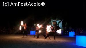 [P17] Fire show pe plaja » foto by MoniQ69
 - 
<span class="allrVoted glyphicon glyphicon-heart hidden" id="av757044"></span>
<a class="m-l-10 hidden" id="sv757044" onclick="voting_Foto_DelVot(,757044,20509)" role="button">șterge vot <span class="glyphicon glyphicon-remove"></span></a>
<a id="v9757044" class=" c-red"  onclick="voting_Foto_SetVot(757044)" role="button"><span class="glyphicon glyphicon-heart-empty"></span> <b>LIKE</b> = Votează poza</a> <img class="hidden"  id="f757044W9" src="/imagini/loader.gif" border="0" /><span class="AjErrMes hidden" id="e757044ErM"></span>