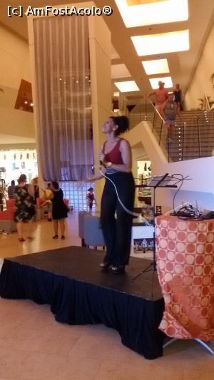 [P24] Solista in lobby bar » foto by MoniQ69
 - 
<span class="allrVoted glyphicon glyphicon-heart hidden" id="av757051"></span>
<a class="m-l-10 hidden" id="sv757051" onclick="voting_Foto_DelVot(,757051,20509)" role="button">șterge vot <span class="glyphicon glyphicon-remove"></span></a>
<a id="v9757051" class=" c-red"  onclick="voting_Foto_SetVot(757051)" role="button"><span class="glyphicon glyphicon-heart-empty"></span> <b>LIKE</b> = Votează poza</a> <img class="hidden"  id="f757051W9" src="/imagini/loader.gif" border="0" /><span class="AjErrMes hidden" id="e757051ErM"></span>