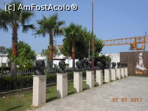 [P15] Vlorë - Busturi de personalități politice în fața Muzeului Național al Independenței.  » foto by iulianic
 - 
<span class="allrVoted glyphicon glyphicon-heart hidden" id="av888840"></span>
<a class="m-l-10 hidden" id="sv888840" onclick="voting_Foto_DelVot(,888840,20606)" role="button">șterge vot <span class="glyphicon glyphicon-remove"></span></a>
<a id="v9888840" class=" c-red"  onclick="voting_Foto_SetVot(888840)" role="button"><span class="glyphicon glyphicon-heart-empty"></span> <b>LIKE</b> = Votează poza</a> <img class="hidden"  id="f888840W9" src="/imagini/loader.gif" border="0" /><span class="AjErrMes hidden" id="e888840ErM"></span>
