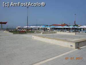 [P04] Vlorë - Platforma din fața portului.  » foto by iulianic
 - 
<span class="allrVoted glyphicon glyphicon-heart hidden" id="av888824"></span>
<a class="m-l-10 hidden" id="sv888824" onclick="voting_Foto_DelVot(,888824,20606)" role="button">șterge vot <span class="glyphicon glyphicon-remove"></span></a>
<a id="v9888824" class=" c-red"  onclick="voting_Foto_SetVot(888824)" role="button"><span class="glyphicon glyphicon-heart-empty"></span> <b>LIKE</b> = Votează poza</a> <img class="hidden"  id="f888824W9" src="/imagini/loader.gif" border="0" /><span class="AjErrMes hidden" id="e888824ErM"></span>
