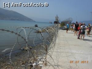 [P07] Vlorë - În port, digul protejat cu sârmă ghimpată.  » foto by iulianic
 - 
<span class="allrVoted glyphicon glyphicon-heart hidden" id="av888828"></span>
<a class="m-l-10 hidden" id="sv888828" onclick="voting_Foto_DelVot(,888828,20606)" role="button">șterge vot <span class="glyphicon glyphicon-remove"></span></a>
<a id="v9888828" class=" c-red"  onclick="voting_Foto_SetVot(888828)" role="button"><span class="glyphicon glyphicon-heart-empty"></span> <b>LIKE</b> = Votează poza</a> <img class="hidden"  id="f888828W9" src="/imagini/loader.gif" border="0" /><span class="AjErrMes hidden" id="e888828ErM"></span>