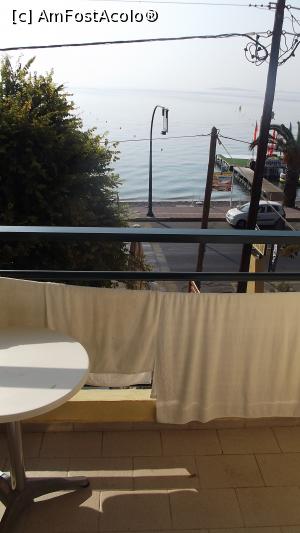 [P10] Balconul cu vedere la mare şi copacul care ţinea umbră toată ziua. » foto by iulia_ana
 - 
<span class="allrVoted glyphicon glyphicon-heart hidden" id="av772975"></span>
<a class="m-l-10 hidden" id="sv772975" onclick="voting_Foto_DelVot(,772975,20663)" role="button">șterge vot <span class="glyphicon glyphicon-remove"></span></a>
<a id="v9772975" class=" c-red"  onclick="voting_Foto_SetVot(772975)" role="button"><span class="glyphicon glyphicon-heart-empty"></span> <b>LIKE</b> = Votează poza</a> <img class="hidden"  id="f772975W9" src="/imagini/loader.gif" border="0" /><span class="AjErrMes hidden" id="e772975ErM"></span>