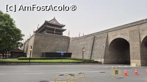 [P01] Xi'an este una dintre capitalele antice ale Chinei, un loc de nastere esential al civilizatiei chineze, capatul estic al Drumului Matasii, care poarta greutatea a milenii de istorie, fiind martora la ascensiunea si caderea numeroaselor dinastii. 
Dinastia Tang a marcat o perioada glorioasa in istoria Xi’an-ului, orasul atingand apogeul realizarilor culturale si artistice, lasand in urma o bogata mostenire culturala pentru generatiile viitoare. » foto by geani anto
 - 
<span class="allrVoted glyphicon glyphicon-heart hidden" id="av1496598"></span>
<a class="m-l-10 hidden" id="sv1496598" onclick="voting_Foto_DelVot(,1496598,20766)" role="button">șterge vot <span class="glyphicon glyphicon-remove"></span></a>
<a id="v91496598" class=" c-red"  onclick="voting_Foto_SetVot(1496598)" role="button"><span class="glyphicon glyphicon-heart-empty"></span> <b>LIKE</b> = Votează poza</a> <img class="hidden"  id="f1496598W9" src="/imagini/loader.gif" border="0" /><span class="AjErrMes hidden" id="e1496598ErM"></span>