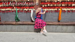 [P37] Peretele pe care sunt atarnate amulete traditionale chinezesti, elementul central vizibil pe multe dintre ele fiind caracterul chinezesc care inseamna binecuvantare, noroc sau bunastare, in culorile rosu si auriu, considerate culori norocoase in cultura chineza, asociate cu bucuria si prosperitatea. » foto by geani anto
 - 
<span class="allrVoted glyphicon glyphicon-heart hidden" id="av1496634"></span>
<a class="m-l-10 hidden" id="sv1496634" onclick="voting_Foto_DelVot(,1496634,20766)" role="button">șterge vot <span class="glyphicon glyphicon-remove"></span></a>
<a id="v91496634" class=" c-red"  onclick="voting_Foto_SetVot(1496634)" role="button"><span class="glyphicon glyphicon-heart-empty"></span> <b>LIKE</b> = Votează poza</a> <img class="hidden"  id="f1496634W9" src="/imagini/loader.gif" border="0" /><span class="AjErrMes hidden" id="e1496634ErM"></span>