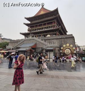[P13] In fața intrarii (in partea dreapta) exista o toba uriasa in picioare, locul unde vizitatorii pot face fotografii, iar pentru o taxa rezonabila, acestia pot sa si bata in ea. » foto by geani anto
 - 
<span class="allrVoted glyphicon glyphicon-heart hidden" id="av1497554"></span>
<a class="m-l-10 hidden" id="sv1497554" onclick="voting_Foto_DelVot(,1497554,20766)" role="button">șterge vot <span class="glyphicon glyphicon-remove"></span></a>
<a id="v91497554" class=" c-red"  onclick="voting_Foto_SetVot(1497554)" role="button"><span class="glyphicon glyphicon-heart-empty"></span> <b>LIKE</b> = Votează poza</a> <img class="hidden"  id="f1497554W9" src="/imagini/loader.gif" border="0" /><span class="AjErrMes hidden" id="e1497554ErM"></span>