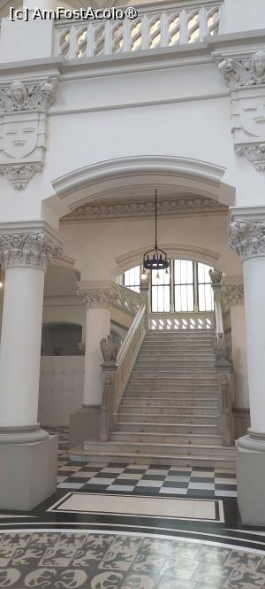 [P17] Palatul Culturii din Iași: interiorul grandios, cu scările din marmură » foto by Carmen Ion
 - 
<span class="allrVoted glyphicon glyphicon-heart hidden" id="av1505436"></span>
<a class="m-l-10 hidden" id="sv1505436" onclick="voting_Foto_DelVot(,1505436,20792)" role="button">șterge vot <span class="glyphicon glyphicon-remove"></span></a>
<a id="v91505436" class=" c-red"  onclick="voting_Foto_SetVot(1505436)" role="button"><span class="glyphicon glyphicon-heart-empty"></span> <b>LIKE</b> = Votează poza</a> <img class="hidden"  id="f1505436W9" src="/imagini/loader.gif" border="0" /><span class="AjErrMes hidden" id="e1505436ErM"></span>