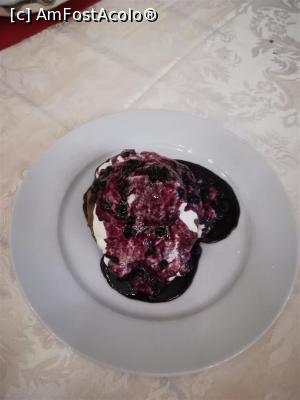 [P14] Rucăr, Restaurantul Casa Rucăreană, O porție de papanași, ce bun a fost...  » foto by mprofeanu
 - 
<span class="allrVoted glyphicon glyphicon-heart hidden" id="av1127068"></span>
<a class="m-l-10 hidden" id="sv1127068" onclick="voting_Foto_DelVot(,1127068,20811)" role="button">șterge vot <span class="glyphicon glyphicon-remove"></span></a>
<a id="v91127068" class=" c-red"  onclick="voting_Foto_SetVot(1127068)" role="button"><span class="glyphicon glyphicon-heart-empty"></span> <b>LIKE</b> = Votează poza</a> <img class="hidden"  id="f1127068W9" src="/imagini/loader.gif" border="0" /><span class="AjErrMes hidden" id="e1127068ErM"></span>