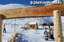 [P11] Un fel de 'oraselul copiiilor ' in varf de Tatra . Cei mici cu cate o bunica isi asteptau acolo parintii schiori . » foto by TEOANCA
 - 
<span class="allrVoted glyphicon glyphicon-heart hidden" id="av182119"></span>
<a class="m-l-10 hidden" id="sv182119" onclick="voting_Foto_DelVot(,182119,20818)" role="button">șterge vot <span class="glyphicon glyphicon-remove"></span></a>
<a id="v9182119" class=" c-red"  onclick="voting_Foto_SetVot(182119)" role="button"><span class="glyphicon glyphicon-heart-empty"></span> <b>LIKE</b> = Votează poza</a> <img class="hidden"  id="f182119W9" src="/imagini/loader.gif" border="0" /><span class="AjErrMes hidden" id="e182119ErM"></span>