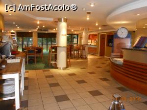 [P22] Hotel Holiday Inn Express - Spre sala de servire a micului dejun.  » foto by iulianic
 - 
<span class="allrVoted glyphicon glyphicon-heart hidden" id="av786216"></span>
<a class="m-l-10 hidden" id="sv786216" onclick="voting_Foto_DelVot(,786216,20963)" role="button">șterge vot <span class="glyphicon glyphicon-remove"></span></a>
<a id="v9786216" class=" c-red"  onclick="voting_Foto_SetVot(786216)" role="button"><span class="glyphicon glyphicon-heart-empty"></span> <b>LIKE</b> = Votează poza</a> <img class="hidden"  id="f786216W9" src="/imagini/loader.gif" border="0" /><span class="AjErrMes hidden" id="e786216ErM"></span>