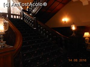 [P07] Adamton Country House Hotel - În aripa veche, scara care duce la etaj.  » foto by iulianic
 - 
<span class="allrVoted glyphicon glyphicon-heart hidden" id="av786518"></span>
<a class="m-l-10 hidden" id="sv786518" onclick="voting_Foto_DelVot(,786518,20968)" role="button">șterge vot <span class="glyphicon glyphicon-remove"></span></a>
<a id="v9786518" class=" c-red"  onclick="voting_Foto_SetVot(786518)" role="button"><span class="glyphicon glyphicon-heart-empty"></span> <b>LIKE</b> = Votează poza</a> <img class="hidden"  id="f786518W9" src="/imagini/loader.gif" border="0" /><span class="AjErrMes hidden" id="e786518ErM"></span>