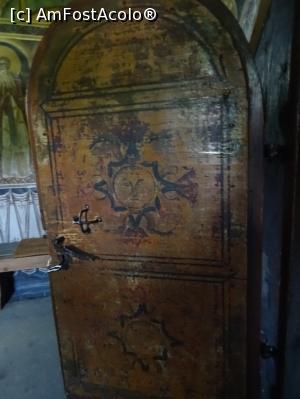 [P08] Ușa care desparte pronaosul de naos.  » foto by tata123 🔱
 - 
<span class="allrVoted glyphicon glyphicon-heart hidden" id="av1105626"></span>
<a class="m-l-10 hidden" id="sv1105626" onclick="voting_Foto_DelVot(,1105626,21083)" role="button">șterge vot <span class="glyphicon glyphicon-remove"></span></a>
<a id="v91105626" class=" c-red"  onclick="voting_Foto_SetVot(1105626)" role="button"><span class="glyphicon glyphicon-heart-empty"></span> <b>LIKE</b> = Votează poza</a> <img class="hidden"  id="f1105626W9" src="/imagini/loader.gif" border="0" /><span class="AjErrMes hidden" id="e1105626ErM"></span>