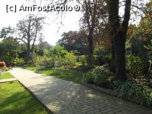 [P14] Conacul Bellu - alei ingrijite » foto by mishu
 - 
<span class="allrVoted glyphicon glyphicon-heart hidden" id="av799253"></span>
<a class="m-l-10 hidden" id="sv799253" onclick="voting_Foto_DelVot(,799253,21143)" role="button">șterge vot <span class="glyphicon glyphicon-remove"></span></a>
<a id="v9799253" class=" c-red"  onclick="voting_Foto_SetVot(799253)" role="button"><span class="glyphicon glyphicon-heart-empty"></span> <b>LIKE</b> = Votează poza</a> <img class="hidden"  id="f799253W9" src="/imagini/loader.gif" border="0" /><span class="AjErrMes hidden" id="e799253ErM"></span>