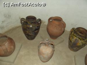 [P35] Conacul Bellu - In spatele acelui Butoi imens era o camaruta in care se aflau aceste vase vechi » foto by mishu
 - 
<span class="allrVoted glyphicon glyphicon-heart hidden" id="av799274"></span>
<a class="m-l-10 hidden" id="sv799274" onclick="voting_Foto_DelVot(,799274,21143)" role="button">șterge vot <span class="glyphicon glyphicon-remove"></span></a>
<a id="v9799274" class=" c-red"  onclick="voting_Foto_SetVot(799274)" role="button"><span class="glyphicon glyphicon-heart-empty"></span> <b>LIKE</b> = Votează poza</a> <img class="hidden"  id="f799274W9" src="/imagini/loader.gif" border="0" /><span class="AjErrMes hidden" id="e799274ErM"></span>