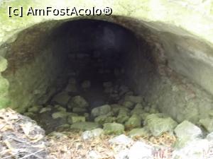 [P38] Conacul Bellu - Cum in conac nu am putut face poze dupa ce l-am vizitat am cautat si catacombele care sunt in afara gardului, deci nu mai au acelasi regim cu conacul si astfel sunt neingrijite.  » foto by mishu
 - 
<span class="allrVoted glyphicon glyphicon-heart hidden" id="av799277"></span>
<a class="m-l-10 hidden" id="sv799277" onclick="voting_Foto_DelVot(,799277,21143)" role="button">șterge vot <span class="glyphicon glyphicon-remove"></span></a>
<a id="v9799277" class=" c-red"  onclick="voting_Foto_SetVot(799277)" role="button"><span class="glyphicon glyphicon-heart-empty"></span> <b>LIKE</b> = Votează poza</a> <img class="hidden"  id="f799277W9" src="/imagini/loader.gif" border="0" /><span class="AjErrMes hidden" id="e799277ErM"></span>