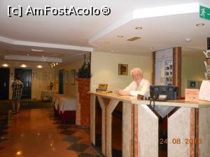 [P03] Best Western County House - Recepția și recepționerul care mi-a permis să fotografiez.  » foto by iulianic
 - 
<span class="allrVoted glyphicon glyphicon-heart hidden" id="av799715"></span>
<a class="m-l-10 hidden" id="sv799715" onclick="voting_Foto_DelVot(,799715,21153)" role="button">șterge vot <span class="glyphicon glyphicon-remove"></span></a>
<a id="v9799715" class=" c-red"  onclick="voting_Foto_SetVot(799715)" role="button"><span class="glyphicon glyphicon-heart-empty"></span> <b>LIKE</b> = Votează poza</a> <img class="hidden"  id="f799715W9" src="/imagini/loader.gif" border="0" /><span class="AjErrMes hidden" id="e799715ErM"></span>