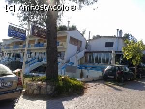 [P03] Exact din strada principală, pe stânga, iar mai sus, vor fi Apartments Sarizas şi Taverna Alexandros...  » foto by Lyssys
 - 
<span class="allrVoted glyphicon glyphicon-heart hidden" id="av800763"></span>
<a class="m-l-10 hidden" id="sv800763" onclick="voting_Foto_DelVot(,800763,21161)" role="button">șterge vot <span class="glyphicon glyphicon-remove"></span></a>
<a id="v9800763" class=" c-red"  onclick="voting_Foto_SetVot(800763)" role="button"><span class="glyphicon glyphicon-heart-empty"></span> <b>LIKE</b> = Votează poza</a> <img class="hidden"  id="f800763W9" src="/imagini/loader.gif" border="0" /><span class="AjErrMes hidden" id="e800763ErM"></span>