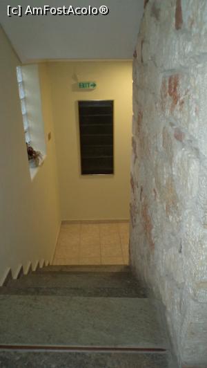 [P33] Se observă aceiaşi decoraţiune pe zidul casei scării. N-am menţionat că luminatoarele sunt din cărămizi de sticlă, iar oglinzile din capătul scărilor sunt... negre, cu un model cu 'stropi' verzui...  » foto by Lyssys
 - 
<span class="allrVoted glyphicon glyphicon-heart hidden" id="av800793"></span>
<a class="m-l-10 hidden" id="sv800793" onclick="voting_Foto_DelVot(,800793,21161)" role="button">șterge vot <span class="glyphicon glyphicon-remove"></span></a>
<a id="v9800793" class=" c-red"  onclick="voting_Foto_SetVot(800793)" role="button"><span class="glyphicon glyphicon-heart-empty"></span> <b>LIKE</b> = Votează poza</a> <img class="hidden"  id="f800793W9" src="/imagini/loader.gif" border="0" /><span class="AjErrMes hidden" id="e800793ErM"></span>