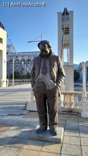 [P20] la pas prin Skopje, în fata teatrului » foto by Yolanda
 - 
<span class="allrVoted glyphicon glyphicon-heart hidden" id="av1403725"></span>
<a class="m-l-10 hidden" id="sv1403725" onclick="voting_Foto_DelVot(,1403725,21166)" role="button">șterge vot <span class="glyphicon glyphicon-remove"></span></a>
<a id="v91403725" class=" c-red"  onclick="voting_Foto_SetVot(1403725)" role="button"><span class="glyphicon glyphicon-heart-empty"></span> <b>LIKE</b> = Votează poza</a> <img class="hidden"  id="f1403725W9" src="/imagini/loader.gif" border="0" /><span class="AjErrMes hidden" id="e1403725ErM"></span>