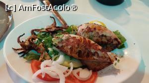 [P18] Taverna Kynigos - calamar umplut » foto by Carmen Ion
 - 
<span class="allrVoted glyphicon glyphicon-heart hidden" id="av1507794"></span>
<a class="m-l-10 hidden" id="sv1507794" onclick="voting_Foto_DelVot(,1507794,21168)" role="button">șterge vot <span class="glyphicon glyphicon-remove"></span></a>
<a id="v91507794" class=" c-red"  onclick="voting_Foto_SetVot(1507794)" role="button"><span class="glyphicon glyphicon-heart-empty"></span> <b>LIKE</b> = Votează poza</a> <img class="hidden"  id="f1507794W9" src="/imagini/loader.gif" border="0" /><span class="AjErrMes hidden" id="e1507794ErM"></span>