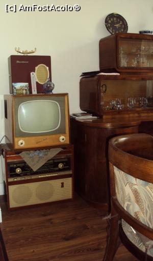 [P12] Radioul, picupul şi televizorul de pe vremea lui Pazvante.  » foto by Carmen Ion
 - 
<span class="allrVoted glyphicon glyphicon-heart hidden" id="av801671"></span>
<a class="m-l-10 hidden" id="sv801671" onclick="voting_Foto_DelVot(,801671,21171)" role="button">șterge vot <span class="glyphicon glyphicon-remove"></span></a>
<a id="v9801671" class=" c-red"  onclick="voting_Foto_SetVot(801671)" role="button"><span class="glyphicon glyphicon-heart-empty"></span> <b>LIKE</b> = Votează poza</a> <img class="hidden"  id="f801671W9" src="/imagini/loader.gif" border="0" /><span class="AjErrMes hidden" id="e801671ErM"></span>