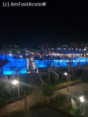 [P29] Piscina si barul vazute de pe terasa barului de la nivelul receptiei.  » foto by bogdanmo
 - 
<span class="allrVoted glyphicon glyphicon-heart hidden" id="av973383"></span>
<a class="m-l-10 hidden" id="sv973383" onclick="voting_Foto_DelVot(,973383,21199)" role="button">șterge vot <span class="glyphicon glyphicon-remove"></span></a>
<a id="v9973383" class=" c-red"  onclick="voting_Foto_SetVot(973383)" role="button"><span class="glyphicon glyphicon-heart-empty"></span> <b>LIKE</b> = Votează poza</a> <img class="hidden"  id="f973383W9" src="/imagini/loader.gif" border="0" /><span class="AjErrMes hidden" id="e973383ErM"></span>