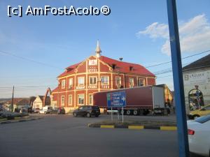[P01] Hotel Turn văzut de pe E81 » foto by Michi
 - 
<span class="allrVoted glyphicon glyphicon-heart hidden" id="av804299"></span>
<a class="m-l-10 hidden" id="sv804299" onclick="voting_Foto_DelVot(,804299,21201)" role="button">șterge vot <span class="glyphicon glyphicon-remove"></span></a>
<a id="v9804299" class=" c-red"  onclick="voting_Foto_SetVot(804299)" role="button"><span class="glyphicon glyphicon-heart-empty"></span> <b>LIKE</b> = Votează poza</a> <img class="hidden"  id="f804299W9" src="/imagini/loader.gif" border="0" /><span class="AjErrMes hidden" id="e804299ErM"></span>