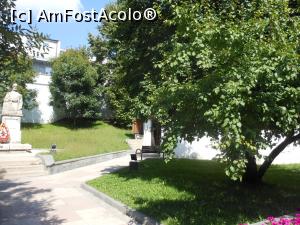 [P20] Casa memorială Anton Pann - Râmnicu Vâlcea. Aleea de la intrare. » foto by iulianic
 - 
<span class="allrVoted glyphicon glyphicon-heart hidden" id="av1254432"></span>
<a class="m-l-10 hidden" id="sv1254432" onclick="voting_Foto_DelVot(,1254432,21209)" role="button">șterge vot <span class="glyphicon glyphicon-remove"></span></a>
<a id="v91254432" class=" c-red"  onclick="voting_Foto_SetVot(1254432)" role="button"><span class="glyphicon glyphicon-heart-empty"></span> <b>LIKE</b> = Votează poza</a> <img class="hidden"  id="f1254432W9" src="/imagini/loader.gif" border="0" /><span class="AjErrMes hidden" id="e1254432ErM"></span>