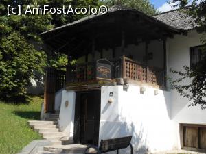 [P09] Casa memorială Anton Pann - Râmnicu Vâlcea. Foișorul și intrarea la primul nivel. » foto by iulianic
 - 
<span class="allrVoted glyphicon glyphicon-heart hidden" id="av1254421"></span>
<a class="m-l-10 hidden" id="sv1254421" onclick="voting_Foto_DelVot(,1254421,21209)" role="button">șterge vot <span class="glyphicon glyphicon-remove"></span></a>
<a id="v91254421" class=" c-red"  onclick="voting_Foto_SetVot(1254421)" role="button"><span class="glyphicon glyphicon-heart-empty"></span> <b>LIKE</b> = Votează poza</a> <img class="hidden"  id="f1254421W9" src="/imagini/loader.gif" border="0" /><span class="AjErrMes hidden" id="e1254421ErM"></span>