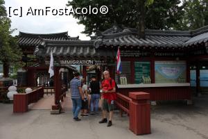 [P02] Gapyeong, Insula Nami, Biroul Emigrări eliberează viza de intrare în Republica Naminara, simpatic nu-i așa?  » foto by mprofeanu
 - 
<span class="allrVoted glyphicon glyphicon-heart hidden" id="av842966"></span>
<a class="m-l-10 hidden" id="sv842966" onclick="voting_Foto_DelVot(,842966,21214)" role="button">șterge vot <span class="glyphicon glyphicon-remove"></span></a>
<a id="v9842966" class=" c-red"  onclick="voting_Foto_SetVot(842966)" role="button"><span class="glyphicon glyphicon-heart-empty"></span> <b>LIKE</b> = Votează poza</a> <img class="hidden"  id="f842966W9" src="/imagini/loader.gif" border="0" /><span class="AjErrMes hidden" id="e842966ErM"></span>