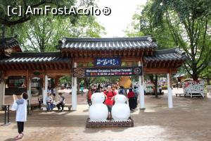 [P04] Gapyeong, Insula Nami, mascota insulei (cei doi oameni de zăpadă din filmul ''Winter Sonata'') la intrarea în Parc » foto by mprofeanu
 - 
<span class="allrVoted glyphicon glyphicon-heart hidden" id="av842968"></span>
<a class="m-l-10 hidden" id="sv842968" onclick="voting_Foto_DelVot(,842968,21214)" role="button">șterge vot <span class="glyphicon glyphicon-remove"></span></a>
<a id="v9842968" class=" c-red"  onclick="voting_Foto_SetVot(842968)" role="button"><span class="glyphicon glyphicon-heart-empty"></span> <b>LIKE</b> = Votează poza</a> <img class="hidden"  id="f842968W9" src="/imagini/loader.gif" border="0" /><span class="AjErrMes hidden" id="e842968ErM"></span>